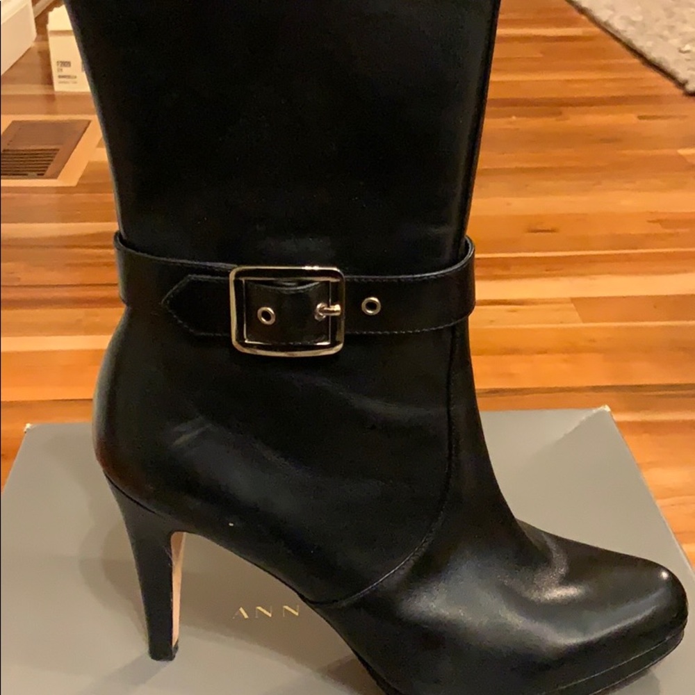 Ann Taylor All leather Bootie with buckle - Picture 2 of 4